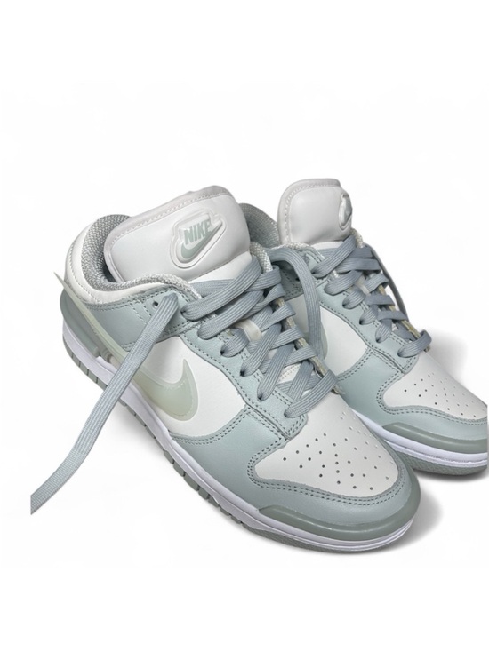 Nike Shoes - Nike Wmns Dunk Low Twist
LIGHT SILVER/SAIL-WHITECasual Sneakers
DZ2794-004 Sz 7